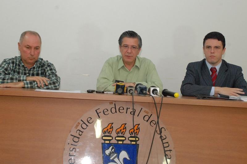 Adherbal Ferreira (centro) pediu transpar&ecirc;ncia nos atos sobre a trag&eacute;dia