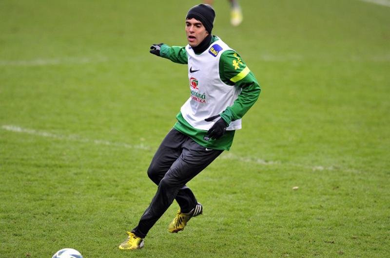 Kak&aacute; &eacute; confirmado no Brasil e Hulk fica como op&ccedil;&atilde;o no banco