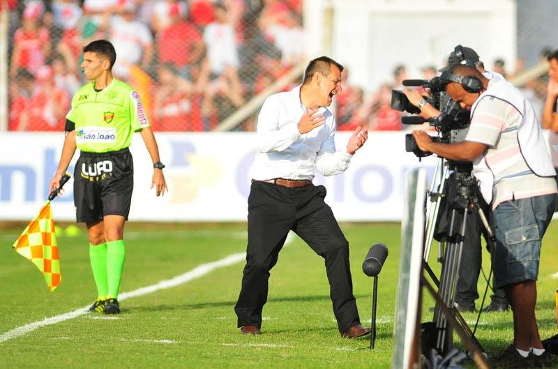 Dunga apontou o grande n&uacute;mero de cart&otilde;es que rivais v&ecirc;m recebendo