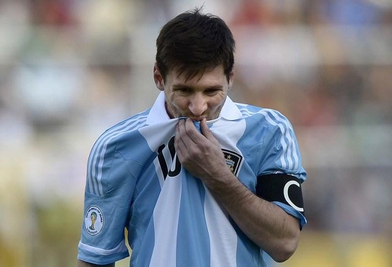 Messi reclama da altitude e celebra empate da Argentina