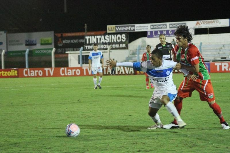 Passo Fundo segura o Novo Hamburgo e assume a lideran&ccedil;a do grupo, um ponto a frente do Gr&ecirc;mio