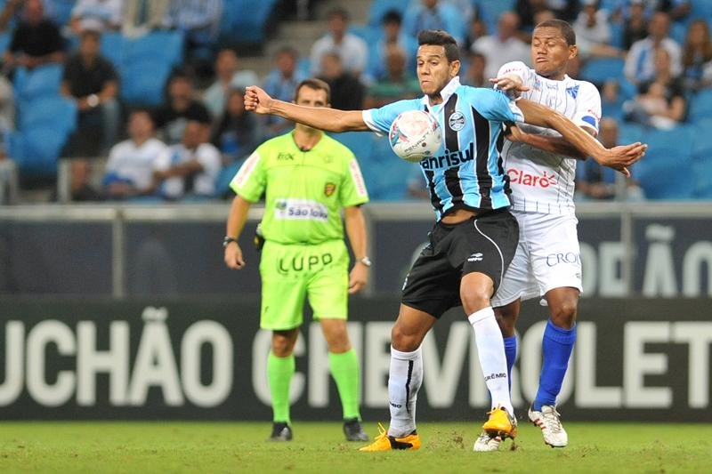 Com o trope&ccedil;o, o time gremista segue com nove pontos, na segunda coloca&ccedil;&atilde;o do grupo A
