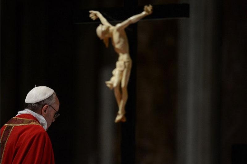 Papa Francisco celebrou primeira Sexta-Feira Santa