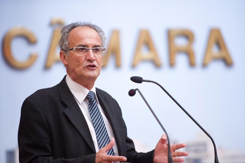 L&iacute;der do governo na C&acirc;mara entende que texto &eacute; constitucional, mas oposi&ccedil;&atilde;o diz que &eacute; retrocesso
