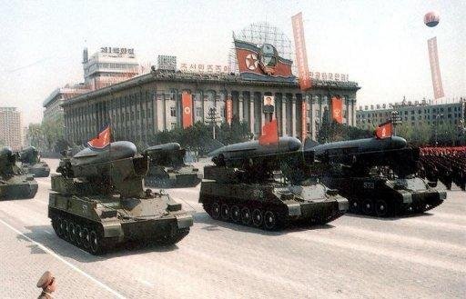 Na tarde desta sexta-feira, houve desfile militar na capital da Coreia do Nortel