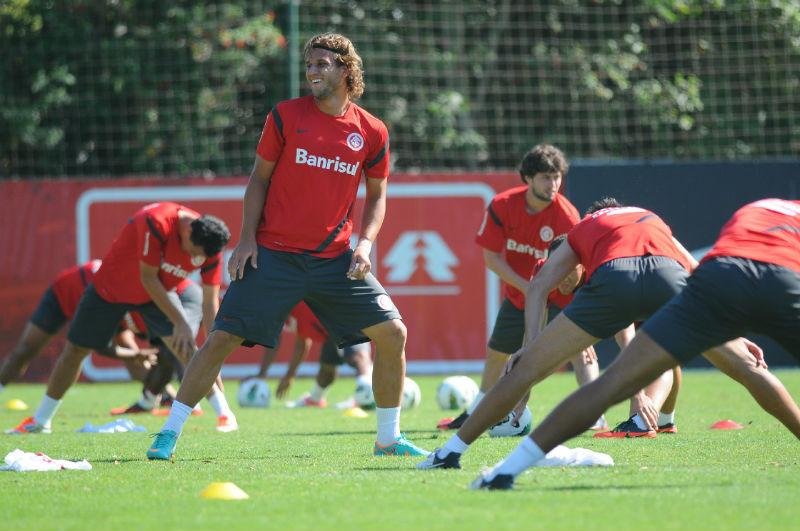 Rafael Moura poder&aacute; ganhar chance no time titular contra Esportivo