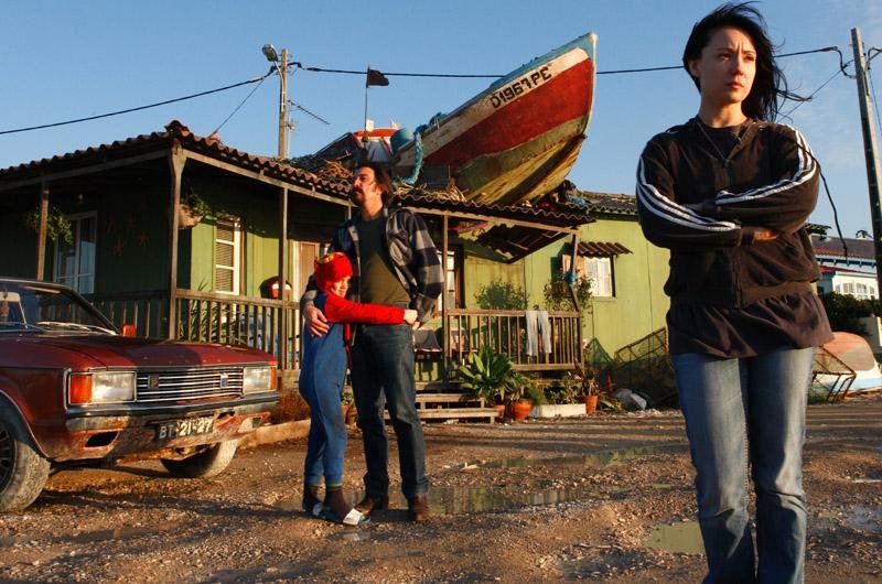 No filme, russa se casa com um portugu&ecirc;s que entra no neg&oacute;cio de falsifica&ccedil;&atilde;o de documentos