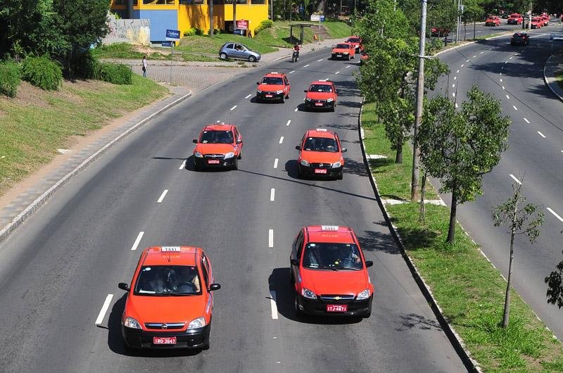 Grupo realizou carreata pelas ruas de Porto Alegre duranta a manh&atilde;