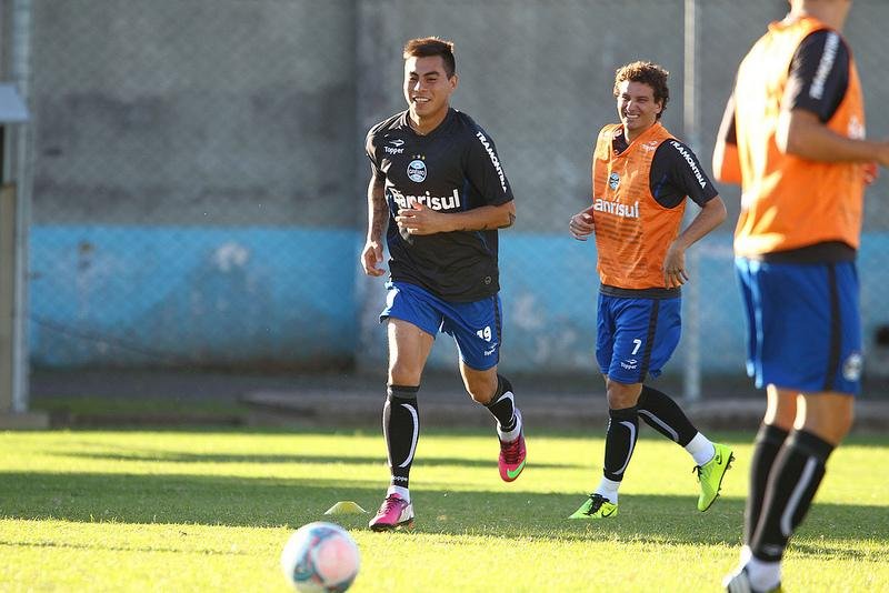 Gr&ecirc;mio enfrenta o Passo Fundo com time misto pela lideran&ccedil;a do grupo