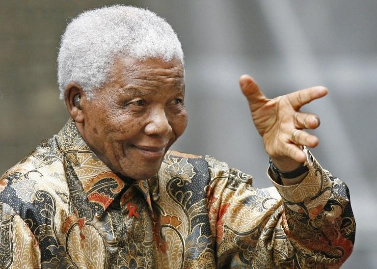 Nelson Mandela tem 94 anos e est&aacute; internado no hospital desde quarta-feira passada