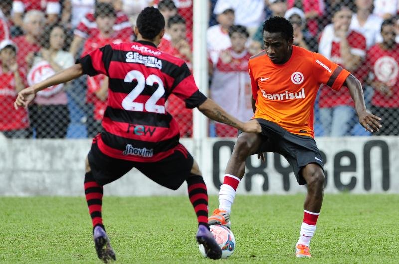 Willians volta a concentrar ap&oacute;s quase dois meses fora
