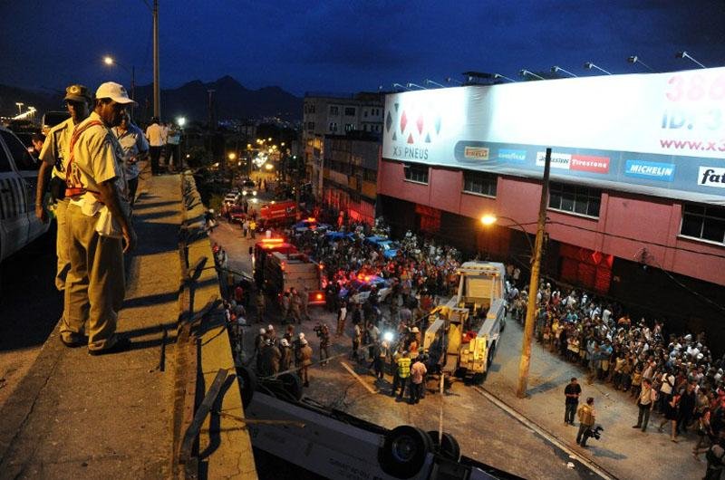 O condutor teria dito que quem estivesse descontente deveria comprar um carro