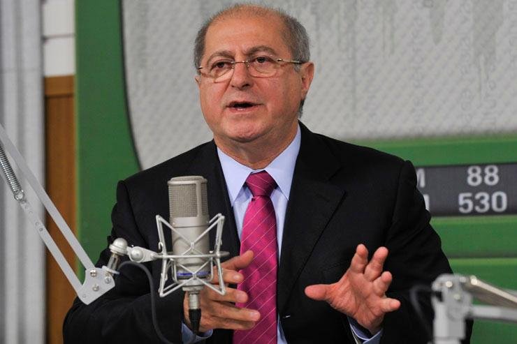 Ministro Paulo Bernardo est&aacute; confiante na implanta&ccedil;&atilde;o da internet 4G