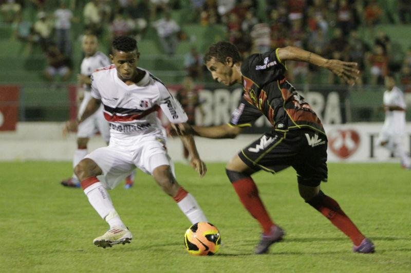 Santa Cruz venceu Juazeiro por 2 a 1 e adquiriu vantagem no Arruda
