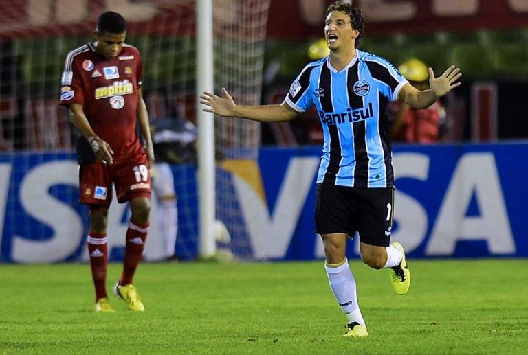 Elano sofre ruptura no joelho e para por 30 dias 