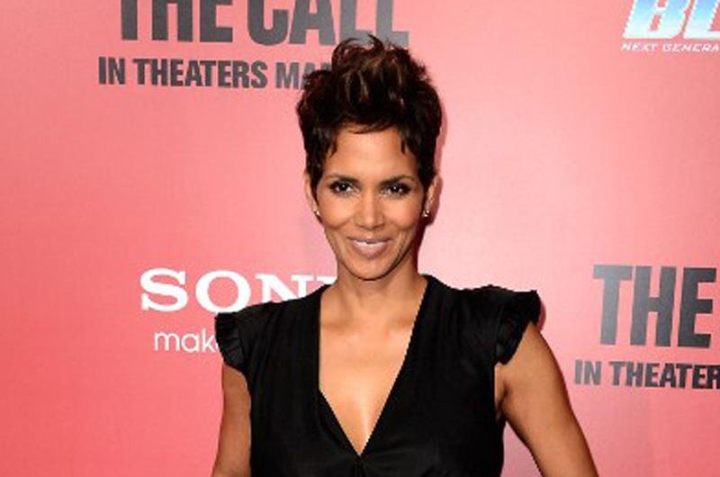 Halle Berry estaria gr&aacute;vida de um menino