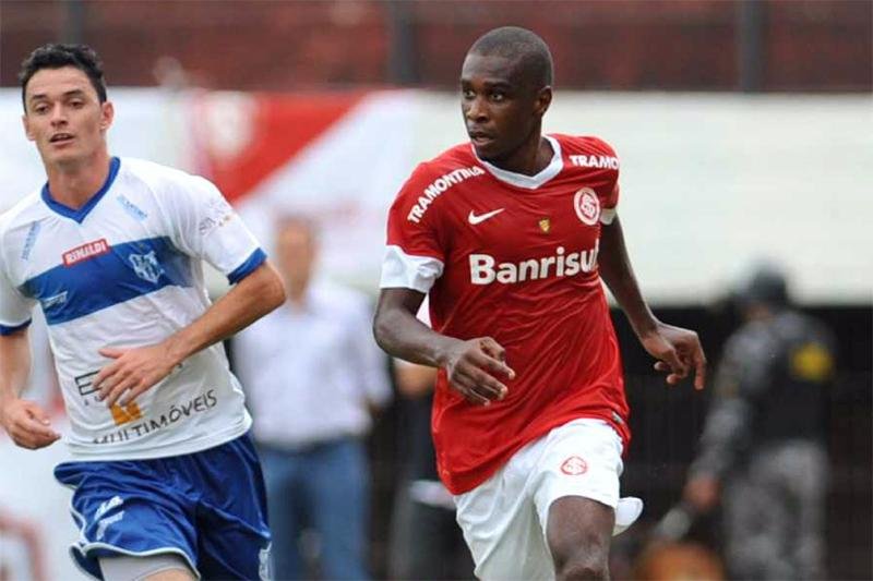 Zagueiro salientou dificuldades do Inter n&atilde;o poder jogar em sua casa em 2013