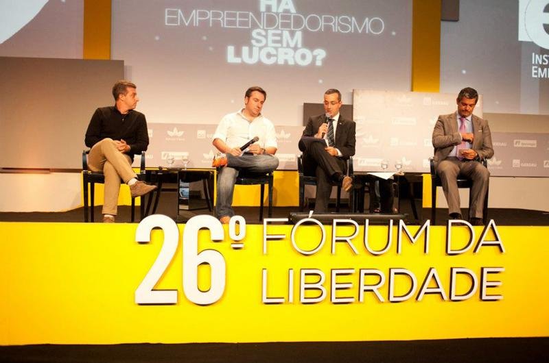 Debate foi mediado pelo presidente do Instituto de Estudos Empresariais (IEE), Michel Gralha