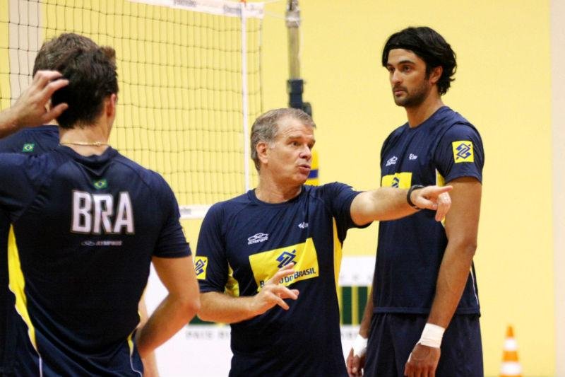 Bernardinho confirma perman&ecirc;ncia na sele&ccedil;&atilde;o masculina de v&ocirc;lei