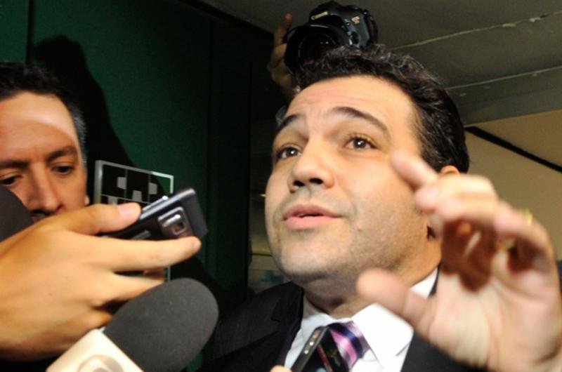 Deputado &eacute; acusado de racismo e homofobia e tamb&eacute;m de estelionato
