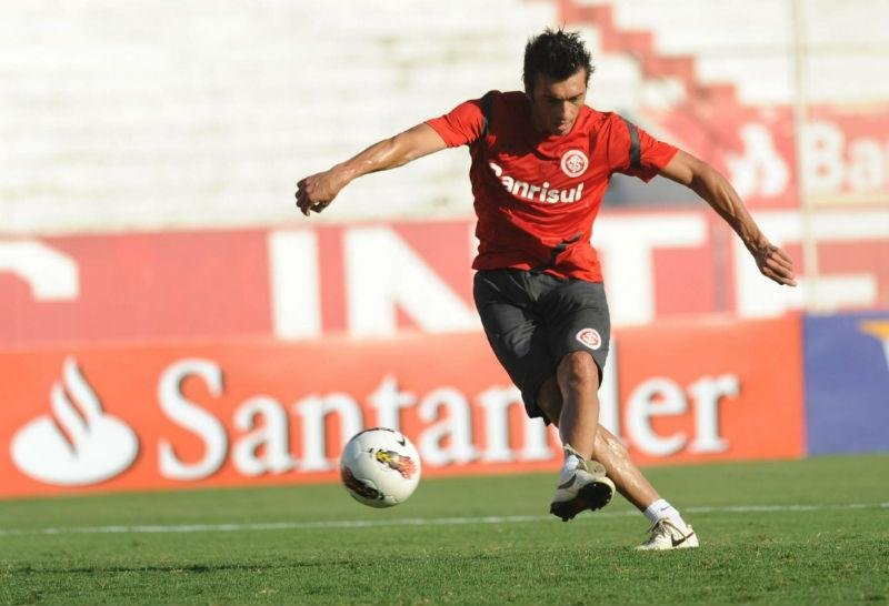 Retorno de lesionados indica reserva para D&aacute;tolo 