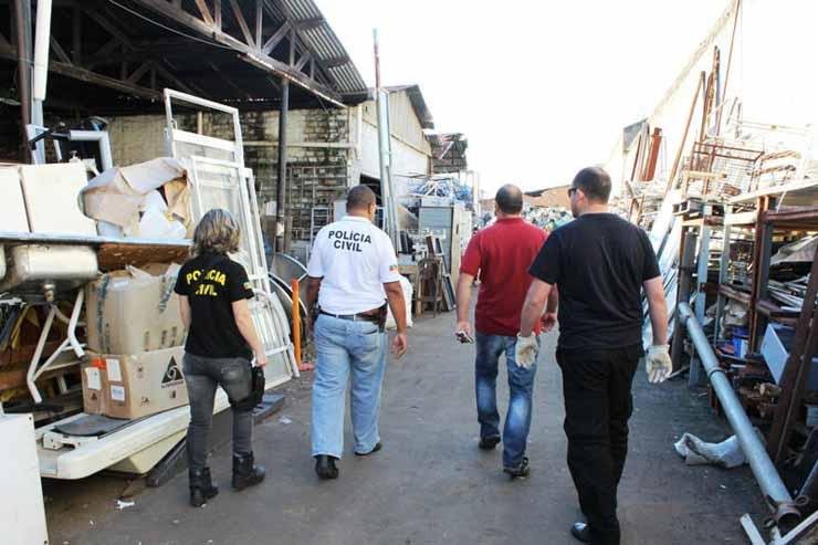 Policiais vistoriaram 26 locais em Porto Alegre