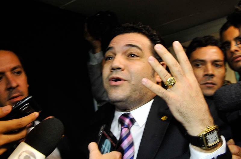 Tumulto leva Feliciano a transferir reuni&atilde;o da Comiss&atilde;o para o plen&aacute;rio da CCJ