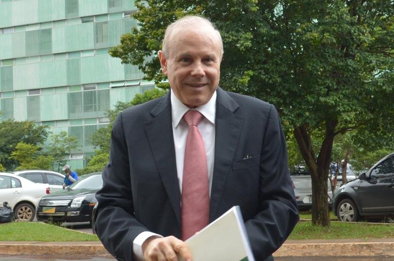Governo n&atilde;o poupar&aacute; medidas para conter infla&ccedil;&atilde;o, diz Mantega
