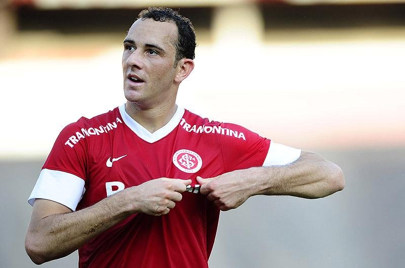 Josimar fica fora de treino e deve desfalcar o Inter