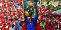 Com campanha baseada na imagem de Chávez, Maduro esbanja confiança