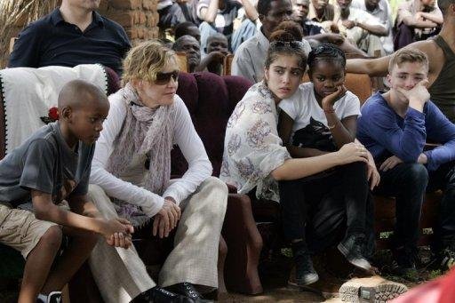 Governo do Malau&iacute; critica Madonna por exigir &aacute;rea VIP em aeroporto