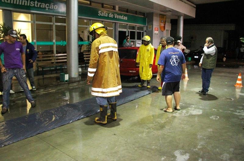 Prefeitura da cidade contabiliza os estragos causados pelo temporal