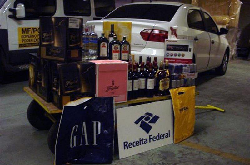 Receita apreende ve&iacute;culo com bebidas contrabandeadas