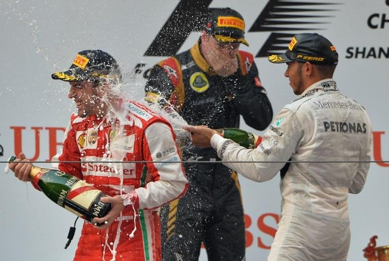 Alonso vence GP da China e reage na F1