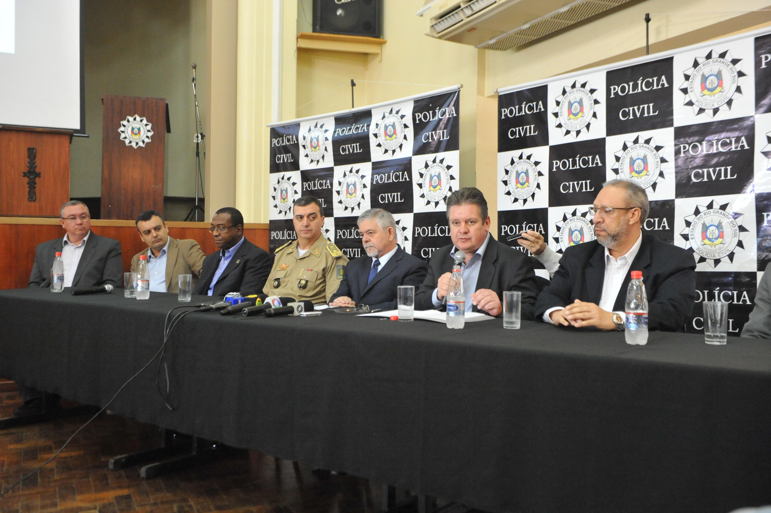 Pol&iacute;cia anunciou investiga&ccedil;&otilde;es em coletiva neste domingo
