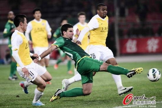 Andr&eacute; Lima marcou o primeiro gol pelo Beijin Guoan