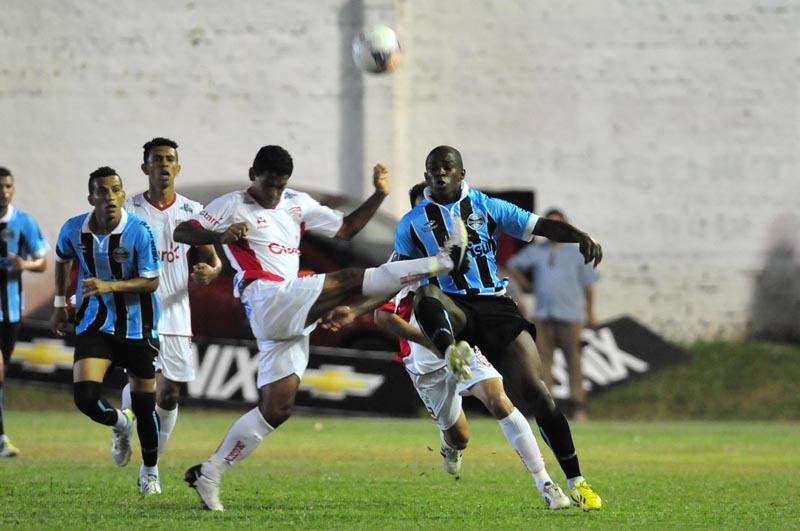 S&atilde;o Luiz venceu o Gr&ecirc;mio no primeiro turno