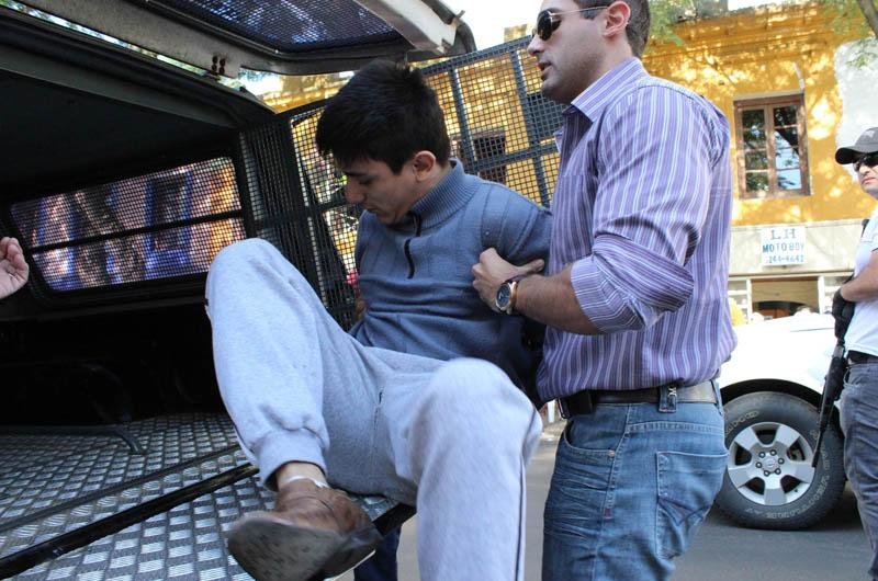 Suspeito da morte de taxistas chega para depor em Livramento