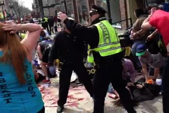 Duas explos&otilde;es em sequ&ecirc;ncia deixaram 138 feridos na reta final da Maratona de Boston