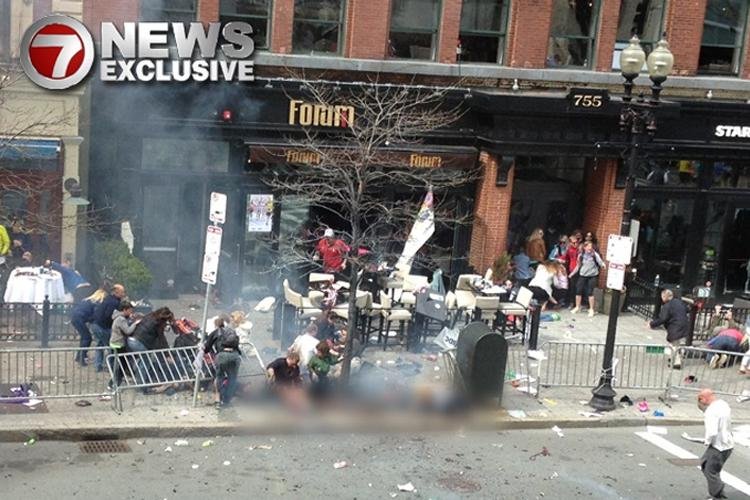 Fotos mostram exato momento em que uma das bombas explodiu em Boston