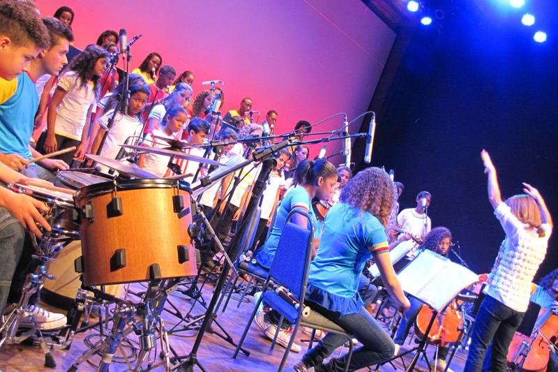 Orquesta Villa-Lobos foi atra&ccedil;&atilde;o musical de evento que homenageia Crist&oacute;v&atilde;o Tezza