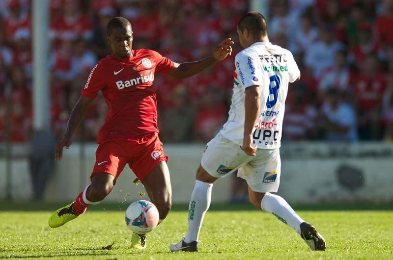 Dunga deve ter defesa titular completa contra o Lajeadense