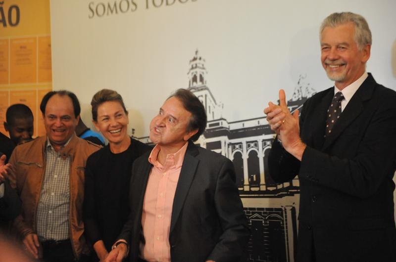 Cerim&ocirc;nia com Villagr&aacute;n foi marcada pelo bom humor