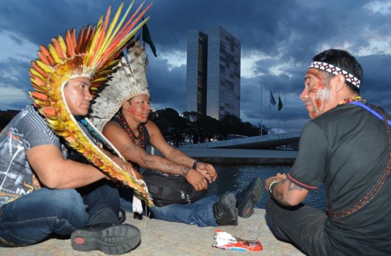 &Iacute;ndios protestam por audi&ecirc;ncia com Dilma e prometem seguir no Planalto