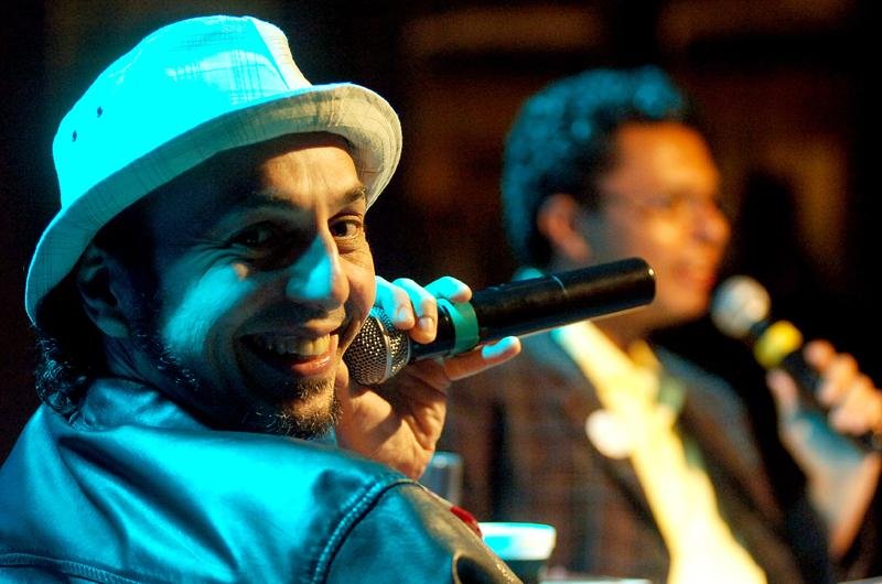 Zeca Baleiro se apresenta hoje em Porto Alegre e amanh&atilde; em Novo Hamburgo