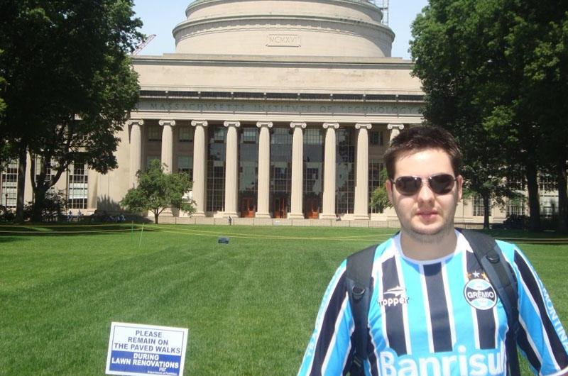 Conselheiro do Gr&ecirc;mio, Miguel estuda no MIT