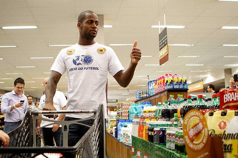 Liminar suspende contrata&ccedil;&atilde;o de Ded&eacute; pelo Cruzeiro