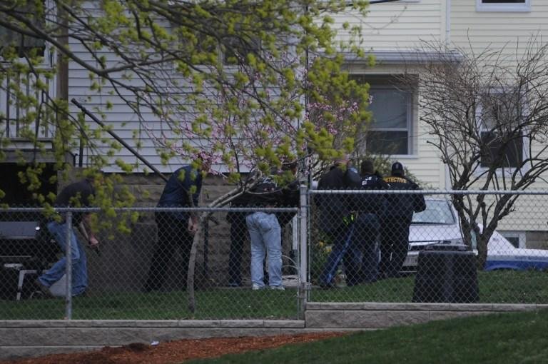 Pol&iacute;cia fecha cerco a suspeito em cidade vizinha a Boston