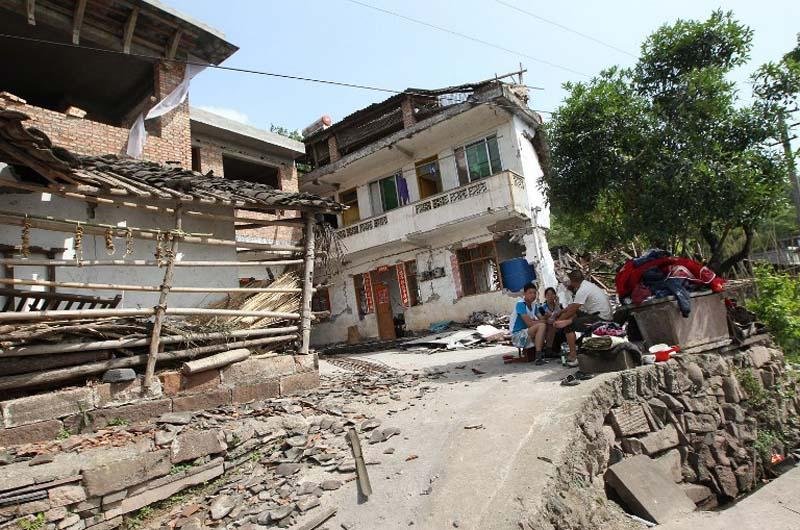 Tremor de 6,6 graus na Escala Richter matou 157 pessoas