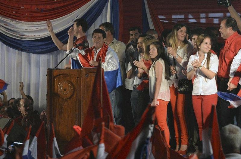 Horacio Cartes renovou promessas em discurso logo ap&oacute;s o an&uacute;ncio da vit&oacute;ria